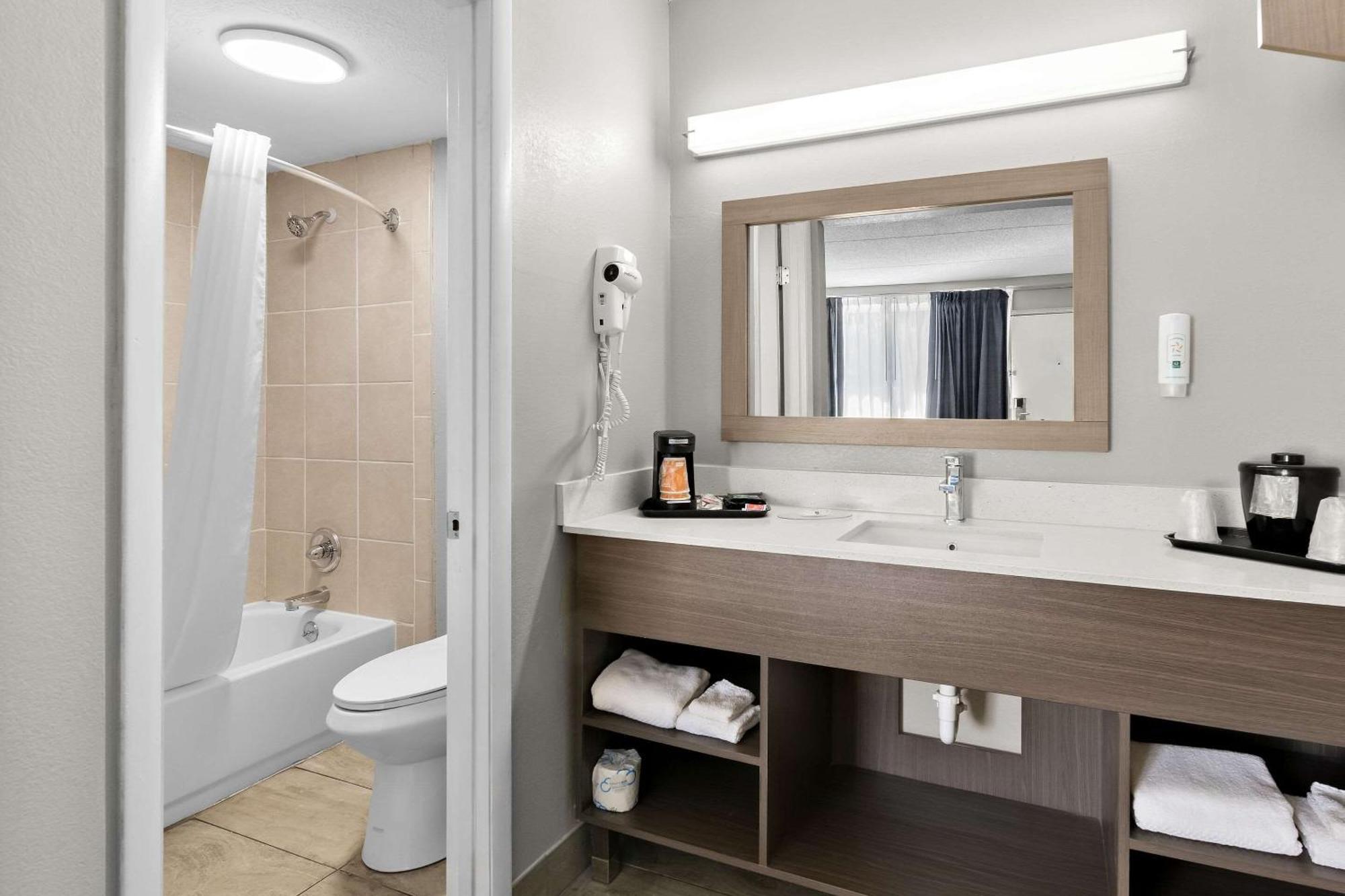 Quality Inn Nashville - Opryland Area Exteriör bild